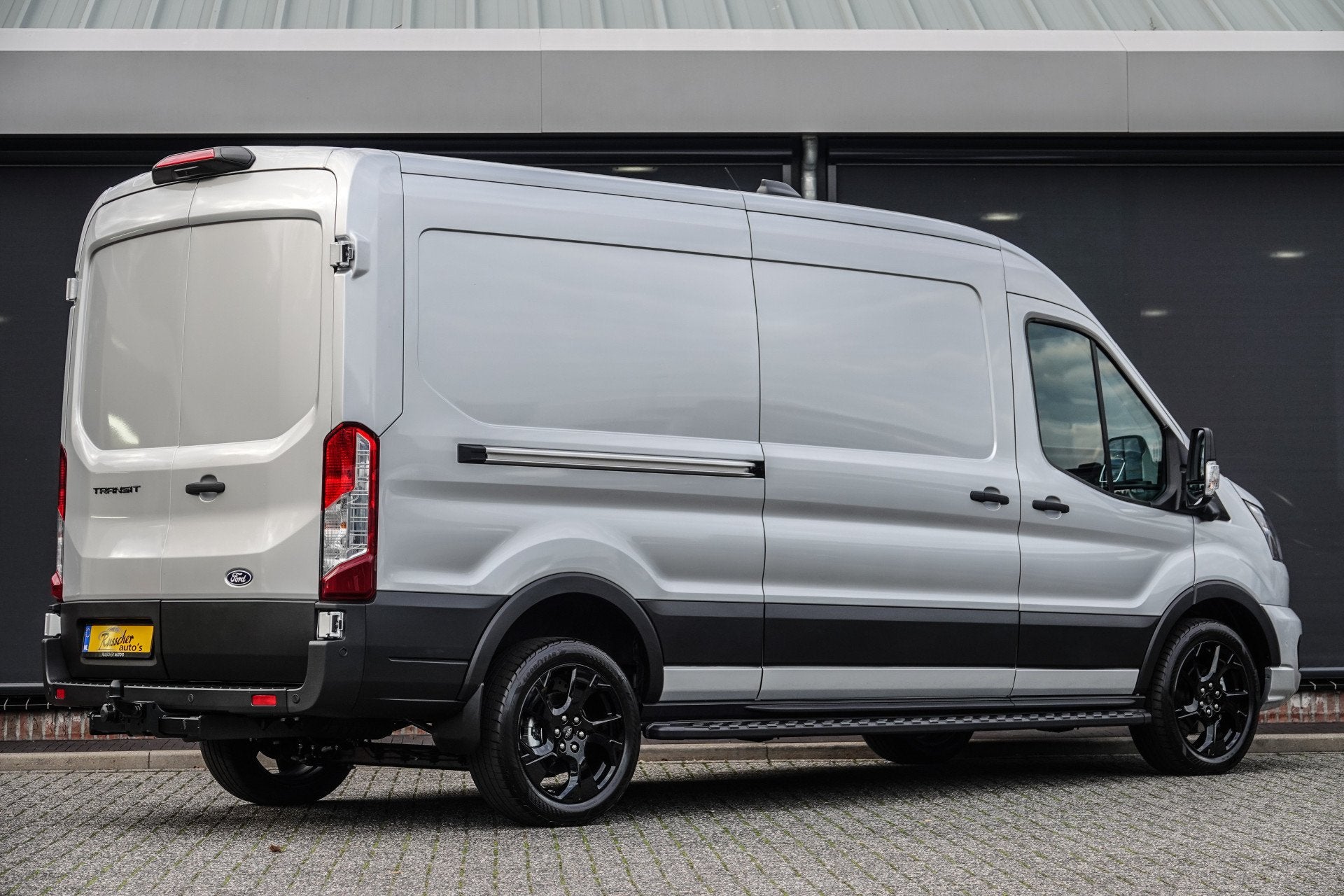 Ford Transit L3H2 | 2.0Tdci 165Pk A8 Aut. | 350 | Raptor Edi, 12 maanden, Stof, Zwart, 4 cilinders
