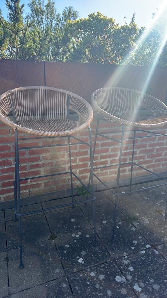 Buiten barkrukken, Huis en Inrichting, Barkrukken, 2 krukken, Ophalen, 60 tot 90 cm