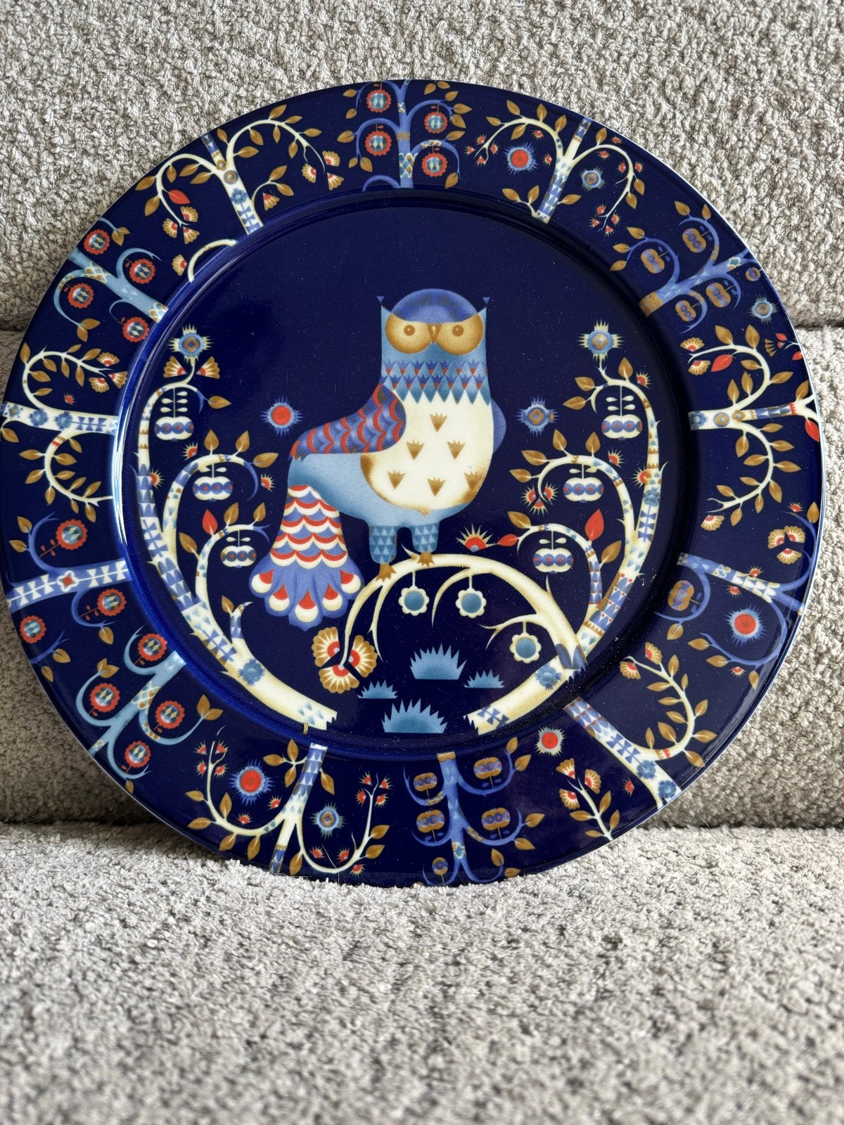 Iittala Oiva Toikka Sieppo bord - 30 cm is nieuw, Keramiek, Nieuw, Iittala, Bord(en)