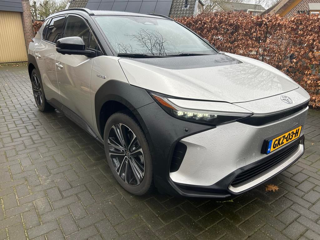 Toyota bZ4X 71,4 kWh 218pk Aut 4WD 2023 Grijs, Auto's, Toyota, Automaat, 33 min, 218 pk, Elektrisch