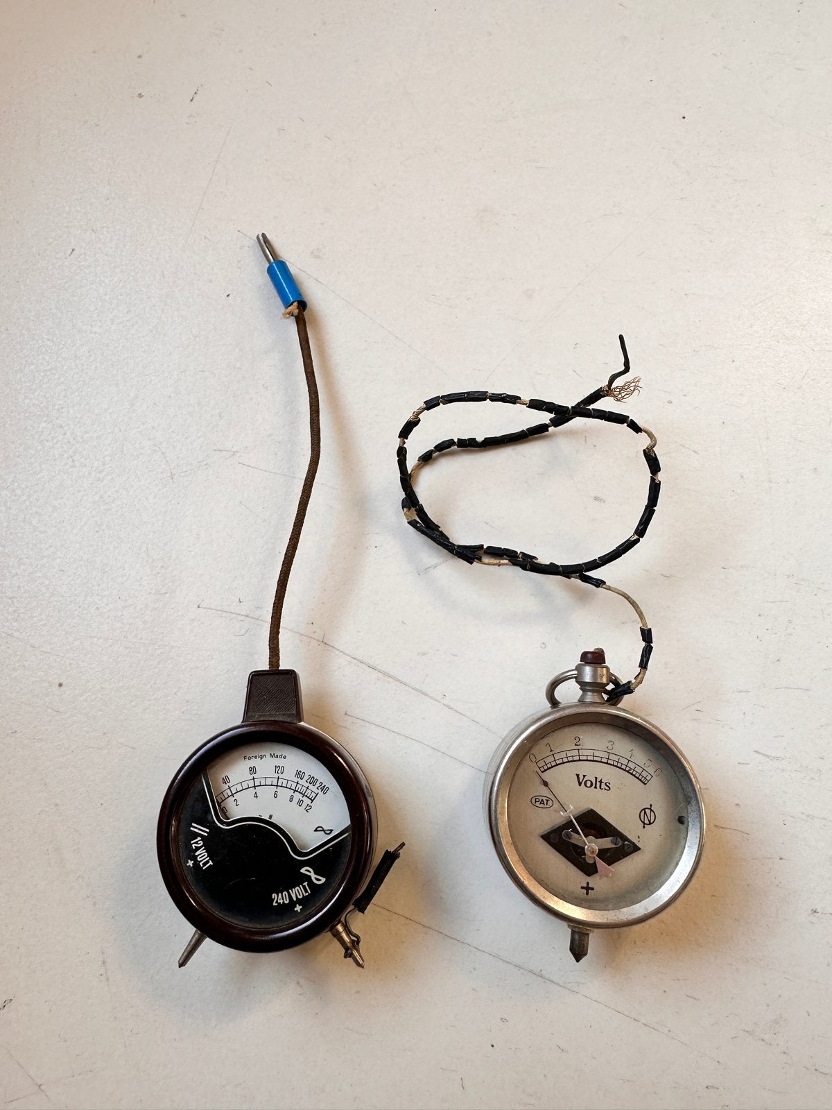 Twee Vintage Zakvoltmeters - Antiek Meetgereedschap, Ophalen of Verzenden