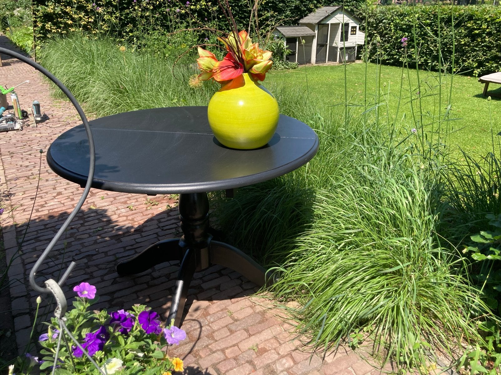 Zwarte ronde eettafel met bolpoot, Huis en Inrichting, Tafels | Eettafels, Ophalen, Gebruikt, 100 tot 150 cm, Rond
