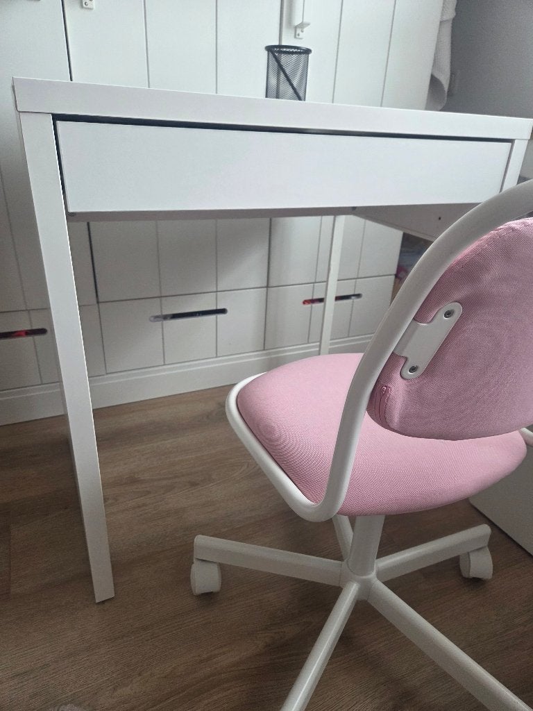 Bureau + bureaustoel kind (micke ikea), Ophalen, Gebruikt