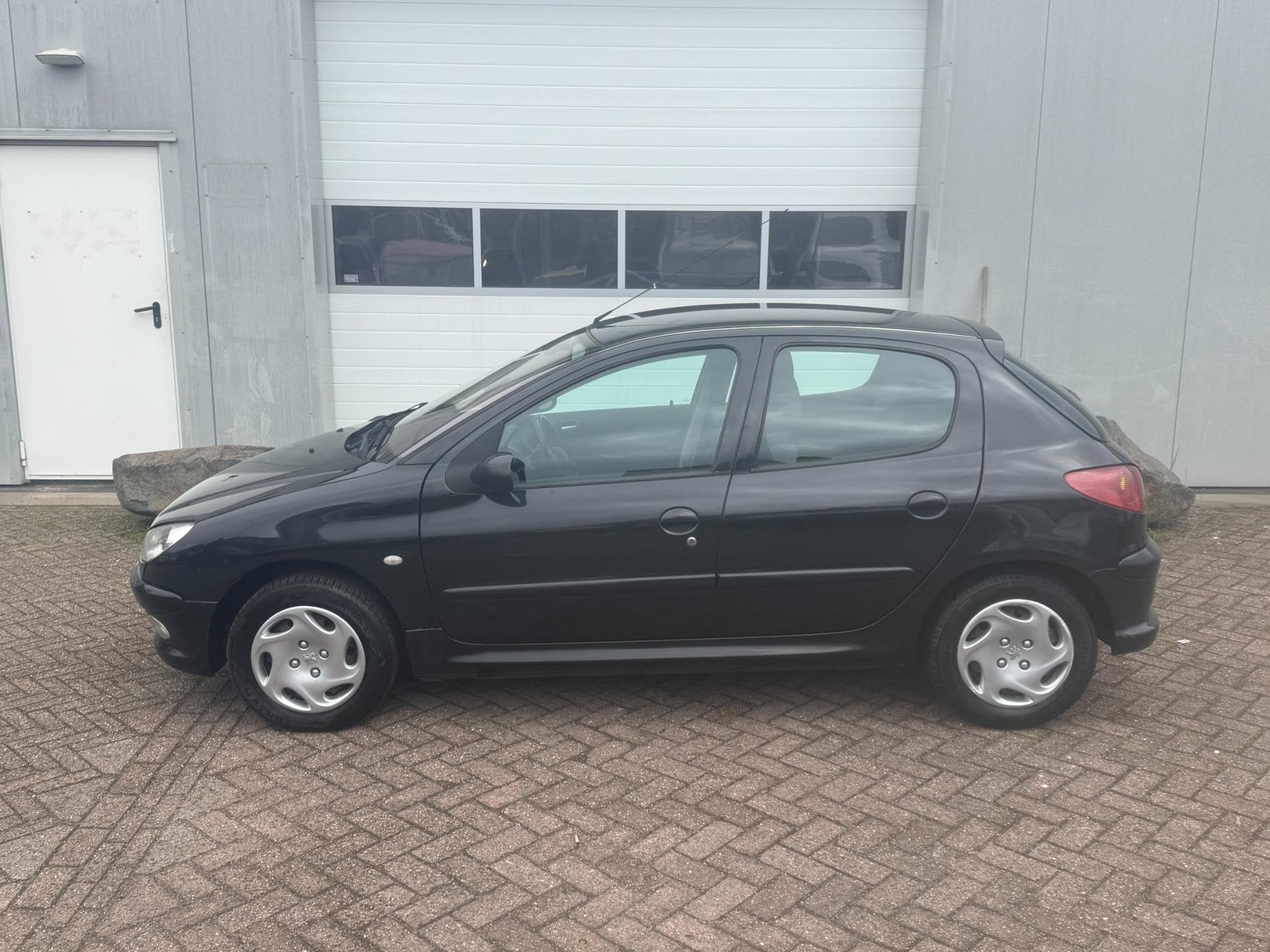 Peugeot 206 1.4 Gentry, 31 €/maand, 4 cilinders, Zwart, Origineel Nederlands