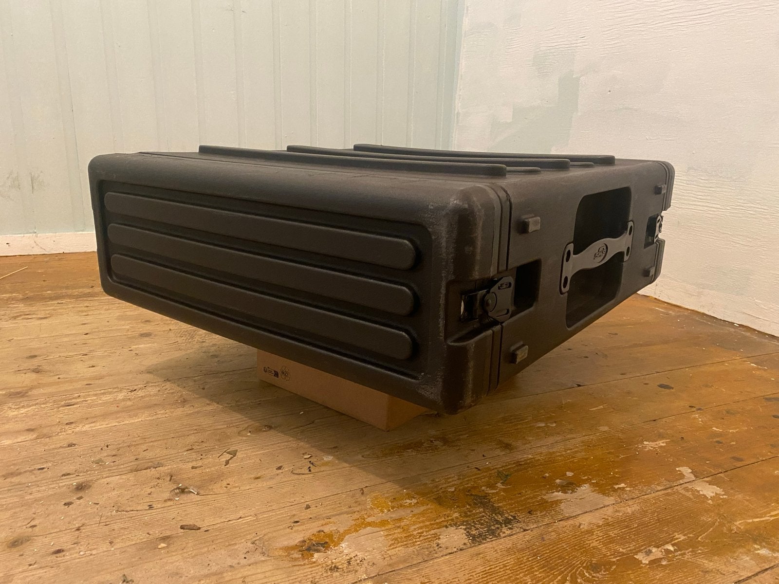 Ampeg SVT III Pro basversterker met Korg tuner in SKB rack, Ophalen, Gebruikt, Basgitaar, 100 watt of meer