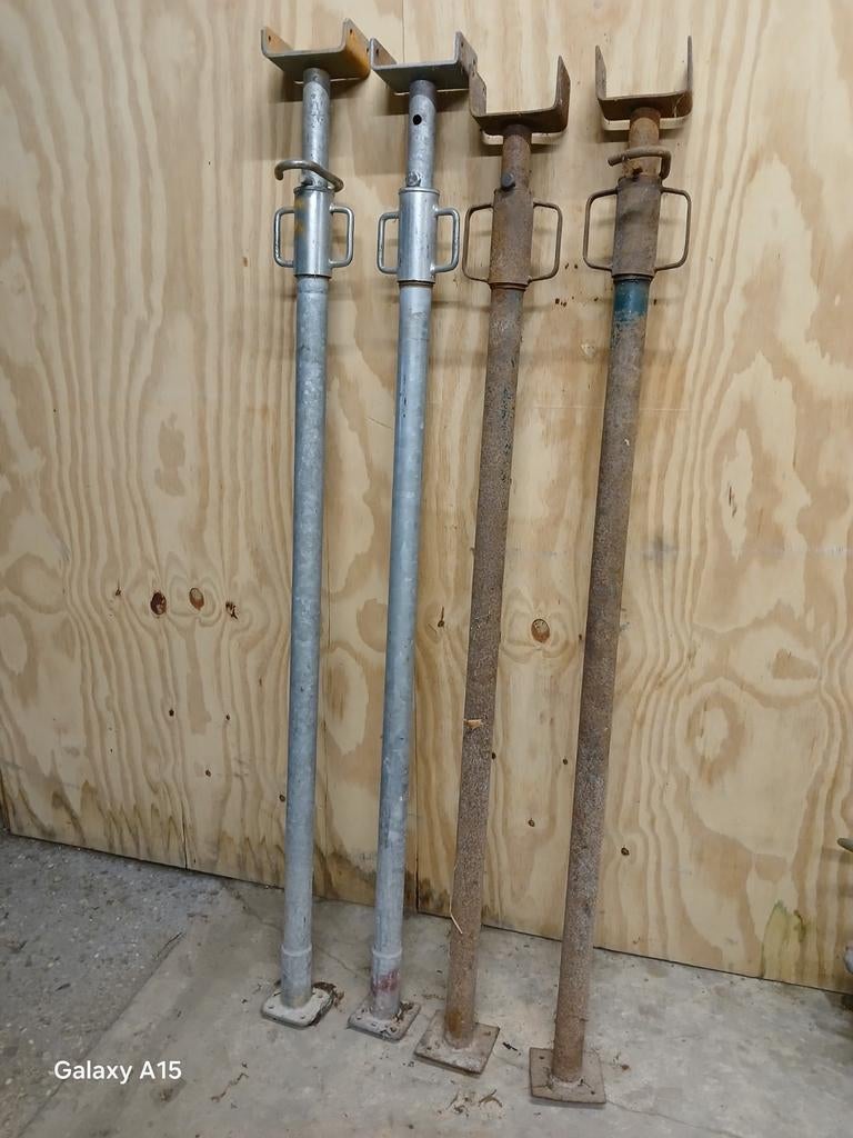 Te huur 4  stutten / bouwstempels, Doe-het-zelf en Verbouw, Steigers, Ophalen, Overige typen, Minder dan 2 meter