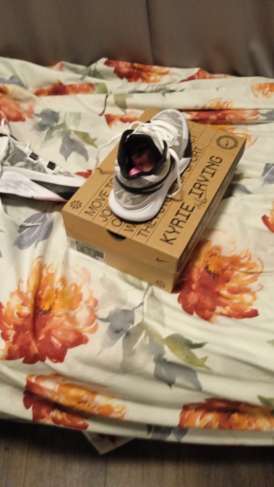NIEUW IN DOOS: Nike Kyrie 8 / Flytrap 6 – Maat 43, Ophalen, Overige kleuren, Sportschoenen, Nike