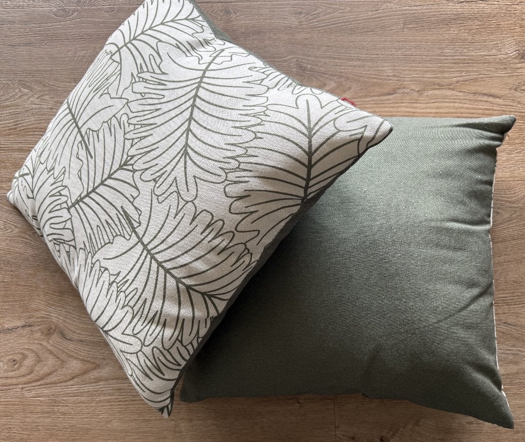 2 Sierkussens voor binnen of buiten Kleur groen / beige, Ophalen of Verzenden, Zo goed als nieuw, Beige, Vierkant
