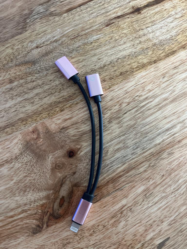Lightning splitter voor iPhone (laden en audio), Ophalen of Verzenden, Zo goed als nieuw, Snoer of kabel