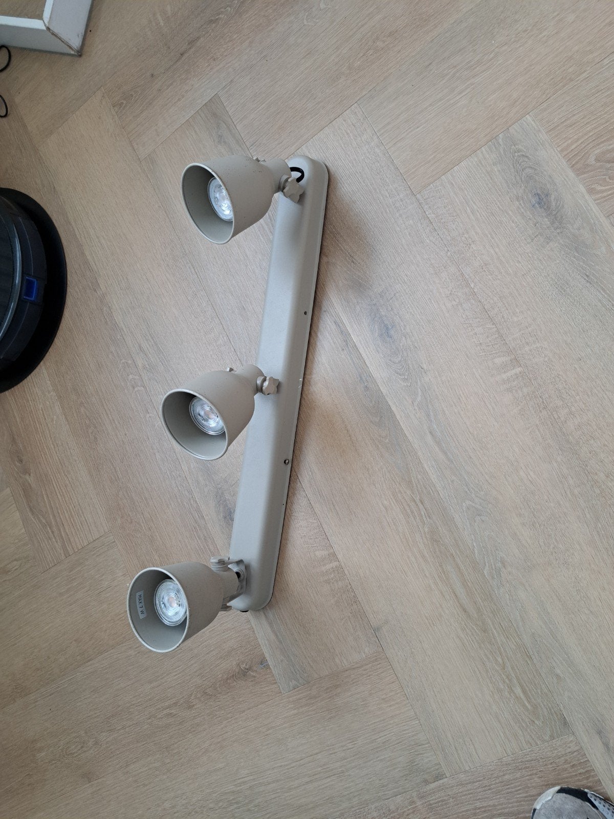 IKEA Hectare Plafondspot/Wandspot Beige 3 Spots, Huis en Inrichting, Lampen | Spots, Gebruikt, Metaal of Aluminium, Ophalen of Verzenden