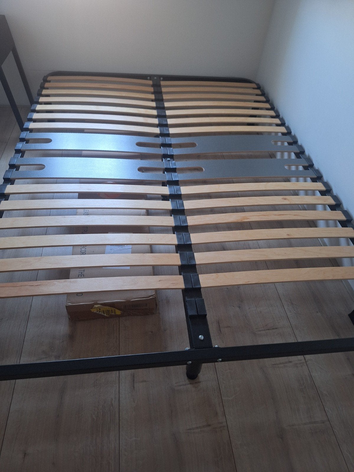 Emma bed met metalen frame, zwart, 140x200 cm, Huis en Inrichting, Slaapkamer | Bedden, Zo goed als nieuw, Twijfelaar, 140 cm