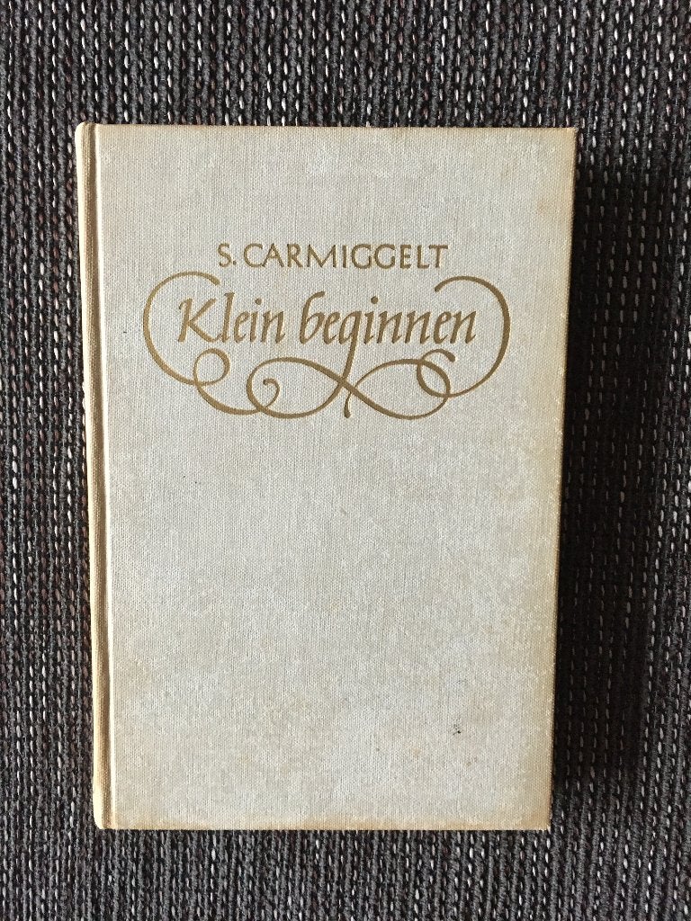 S. Carmiggelt - Klein Beginnen, Ophalen of Verzenden, Gelezen