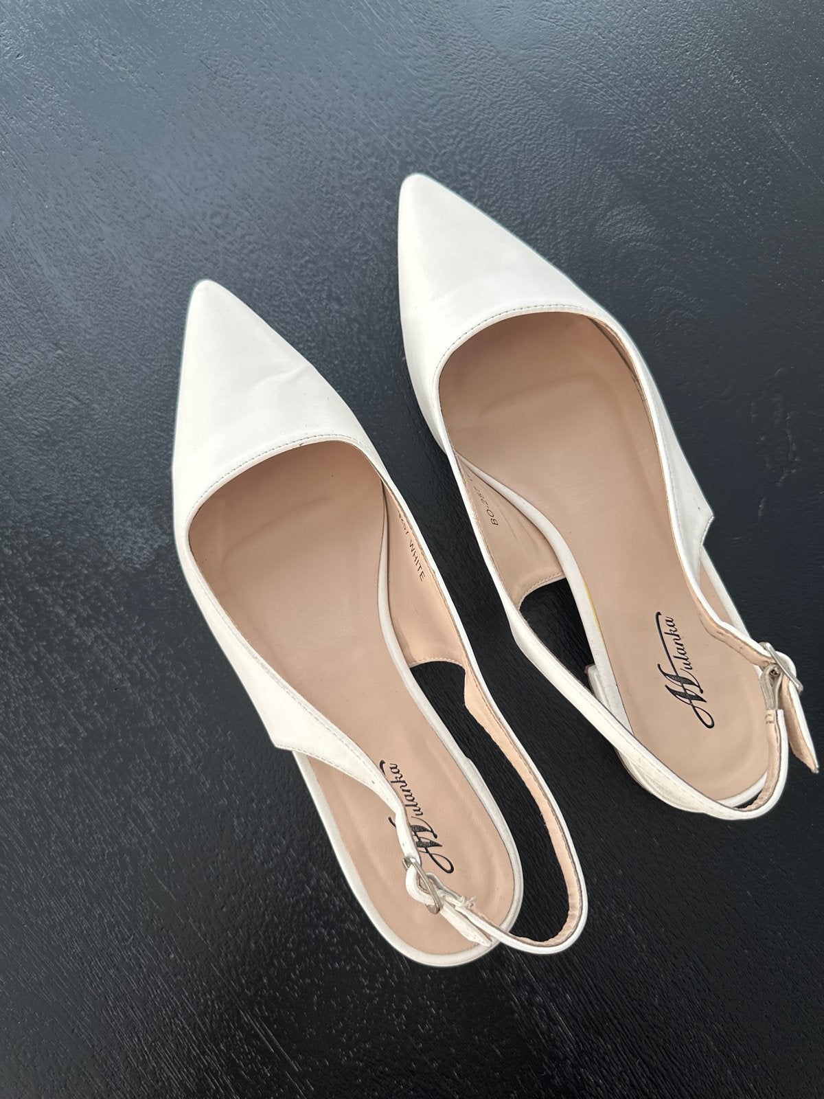 Witte Hakschoenen - Elegant en Comfortabel, Schoenen met lage hakken, Wit, Ophalen of Verzenden, Zo goed als nieuw