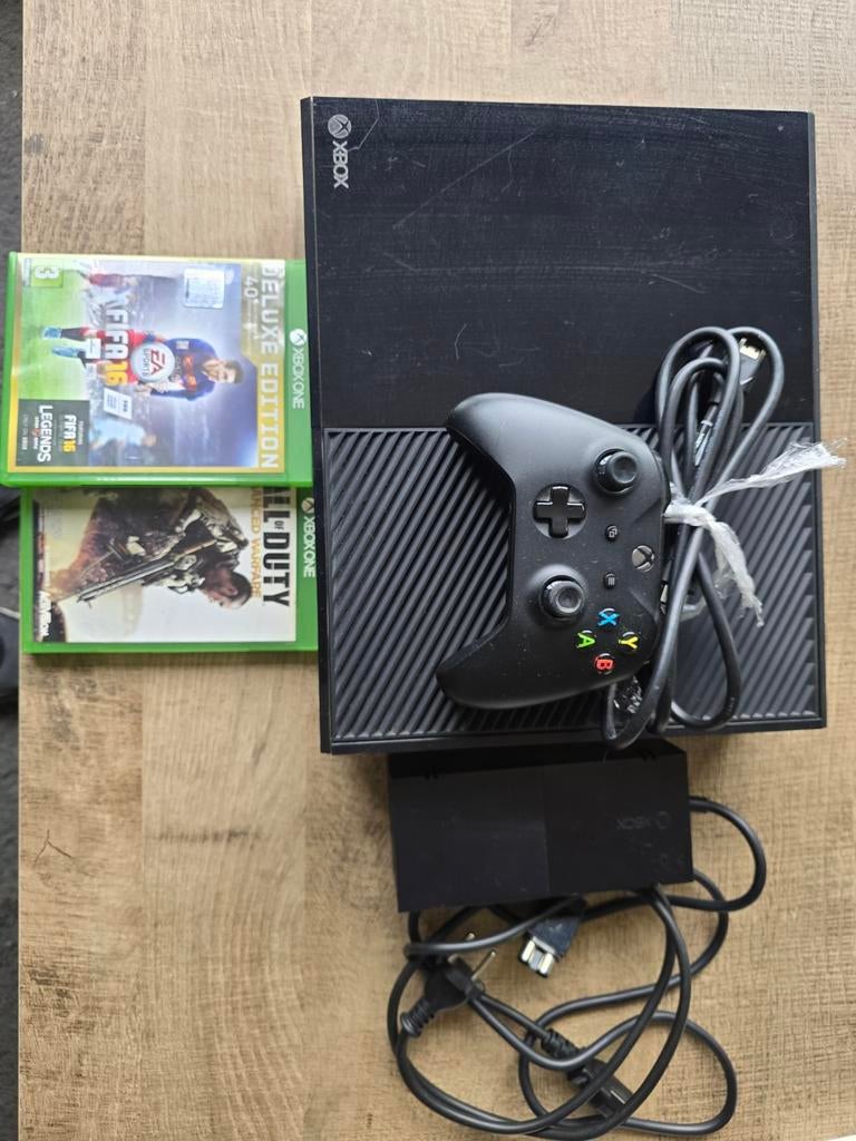 Xbox One met 2 spellen en controller, Spelcomputers en Games, Spelcomputers | Xbox One, Ophalen of Verzenden