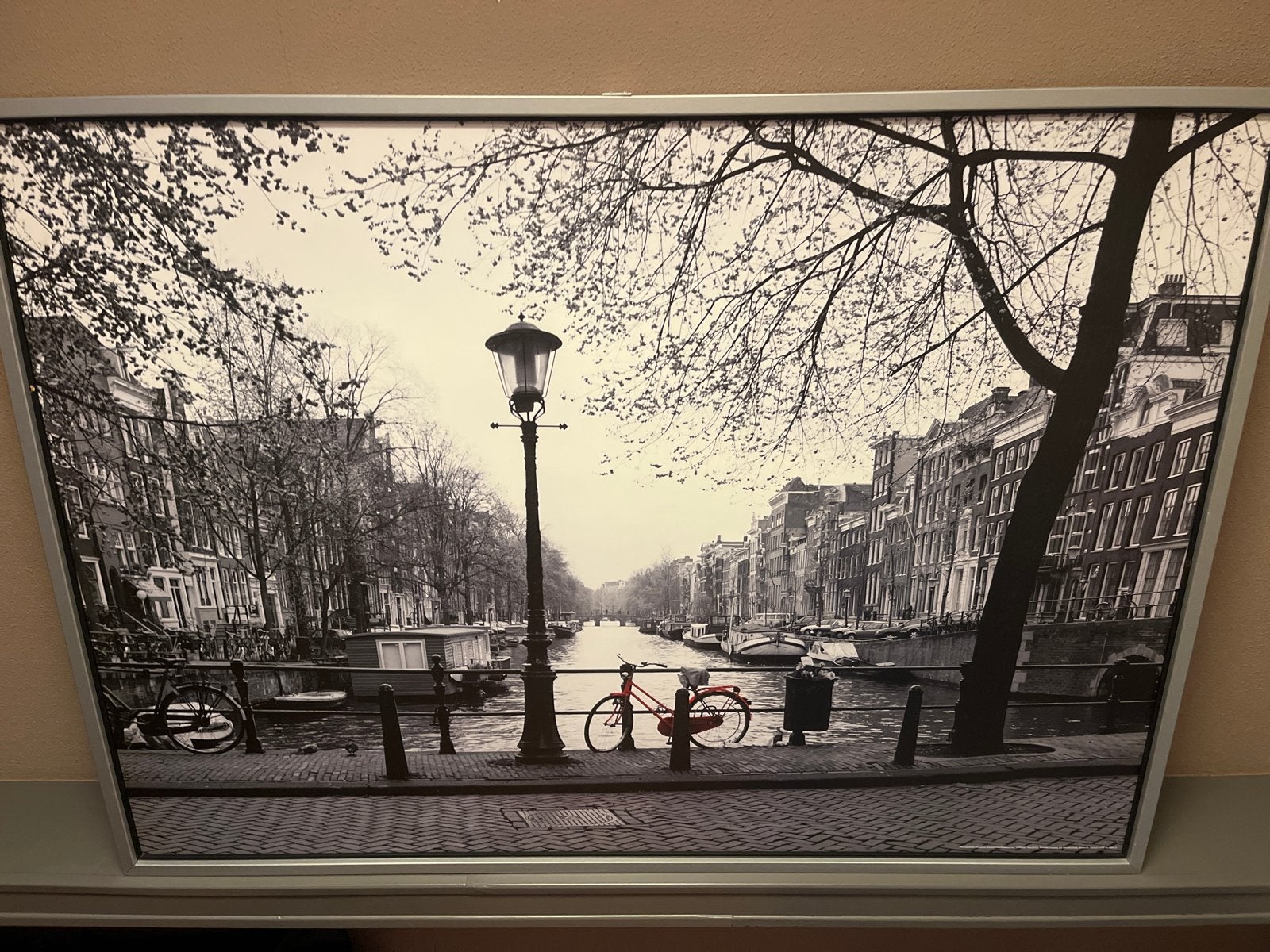 Amsterdam Gracht Zwart-Wit schilderij met Rode Fiets, Ophalen, 50 – 75, 100 tot 125 cm, Print