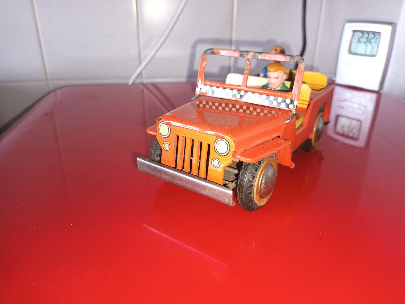 blikken speelgoed. jeep + chauffeur + pasagier frictie china, Antiek en Kunst, Antiek | Speelgoed, Ophalen of Verzenden