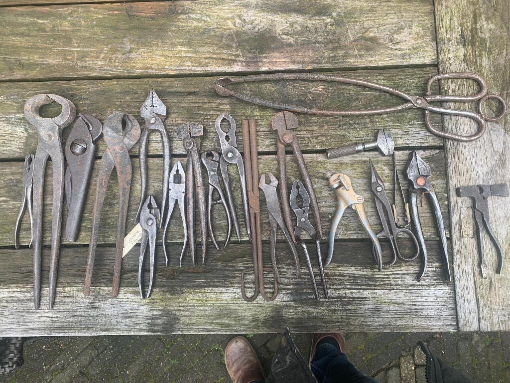 oud gereedschap. 20  stuks verschillende tangen /sleutels, Antiek en Kunst, Antiek | Gereedschap en Instrumenten, Ophalen of Verzenden