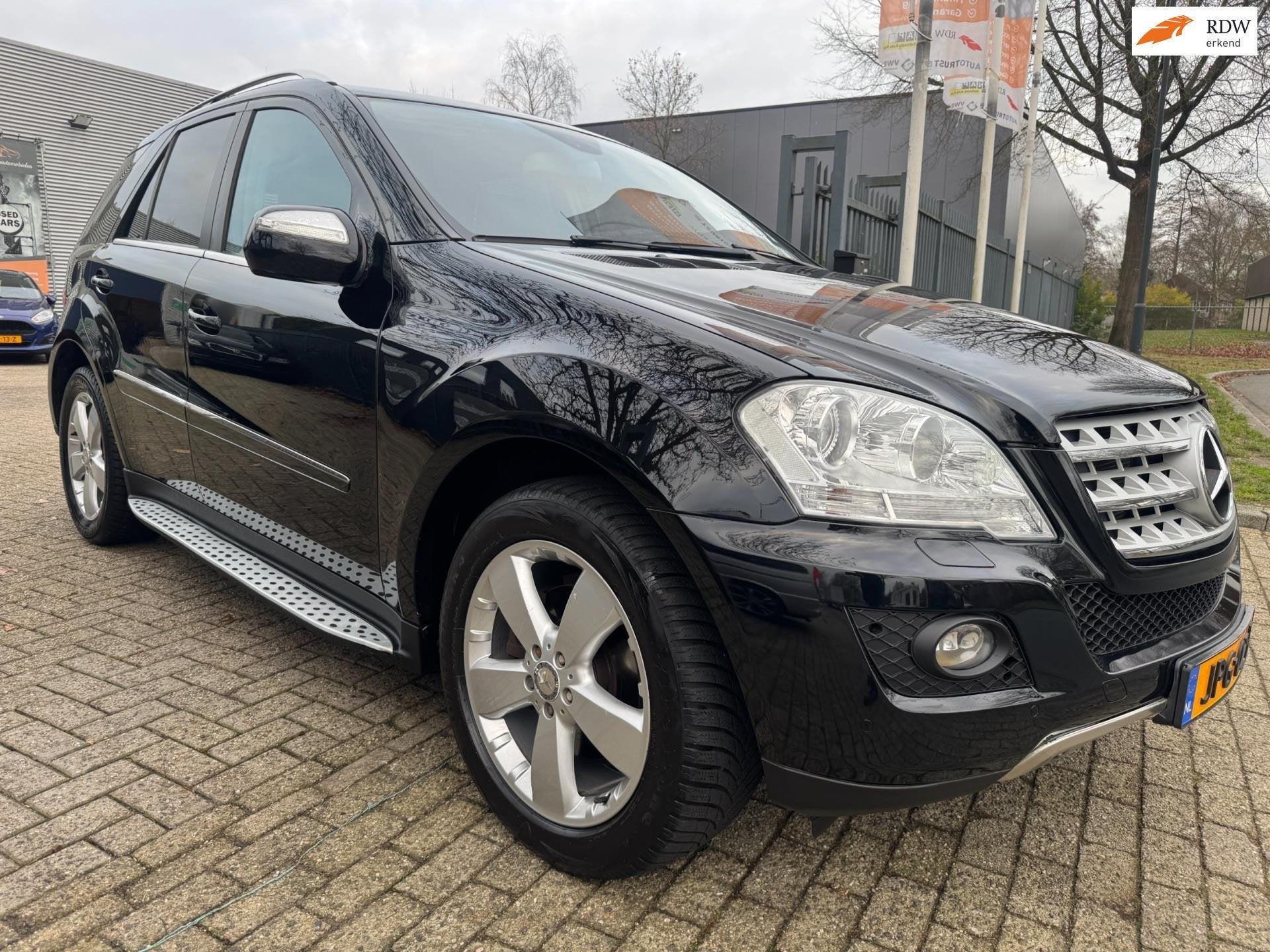 Mercedes-Benz M-klasse 350 v6 benzine automaat 4-matic, 1e e, Auto's, Mercedes-Benz, Automaat, Dealer onderhouden, Gebruikt, Huisgarantie