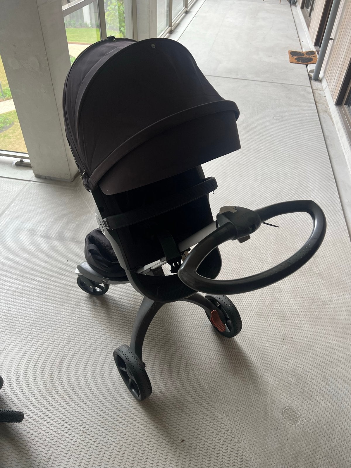 Stokke kinderwagen met reiswieg en kussentje, Kinderen en Baby's, Gebruikt, Met reiswieg, Ophalen, Kinderwagen