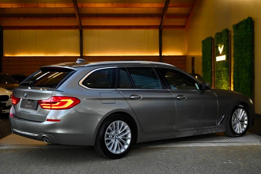 BMW 5-serie Touring 530i Luxury Line Individual - Bowers & W, Auto's, BMW, Automaat, 1998 cc, Achterwielaandrijving, Gebruikt