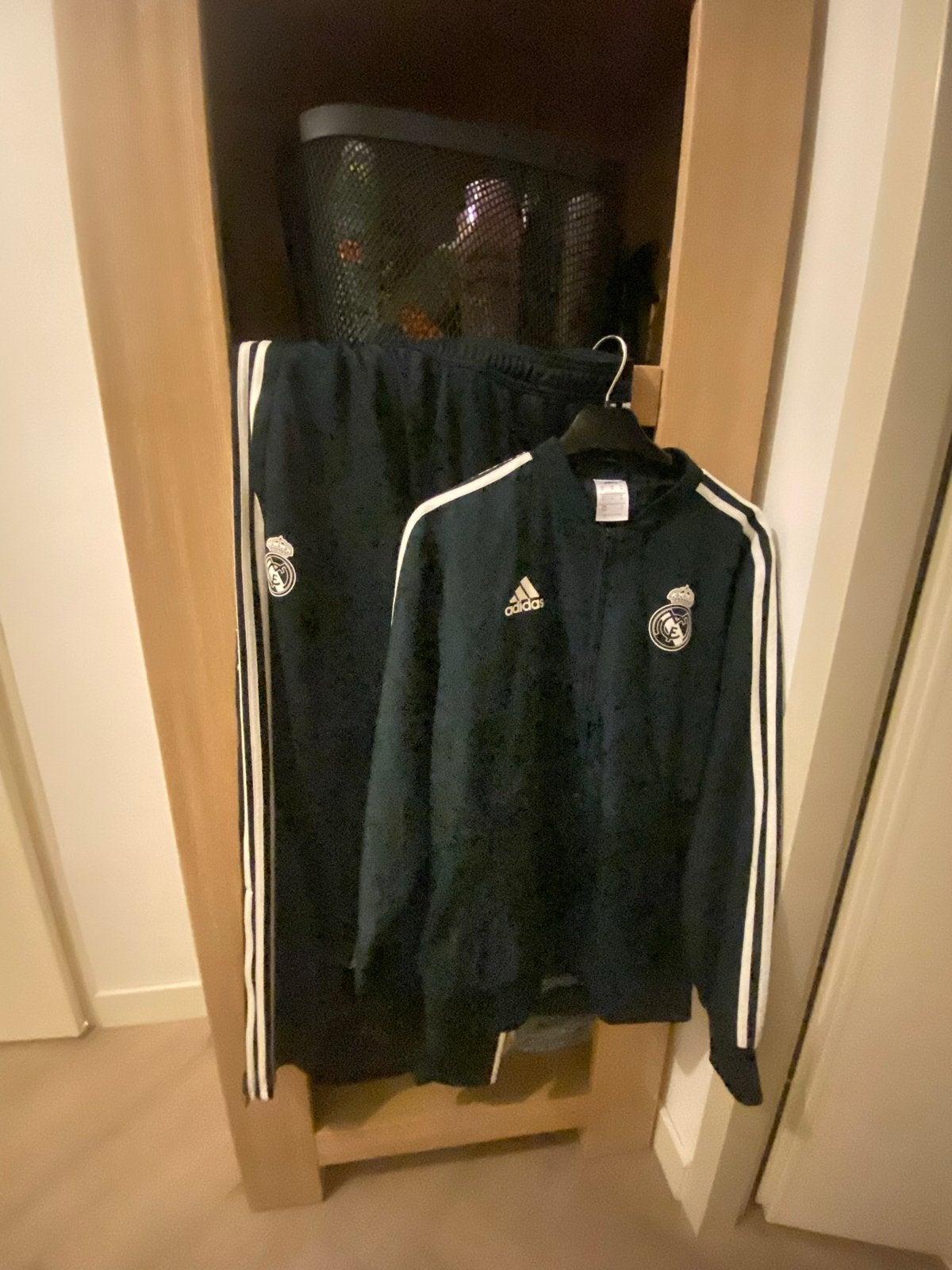 Adidas Real Madrid Trainingspak - Zo goed als nieuw, Maat 52/54 (L), Zwart, Ophalen of Verzenden, Zo goed als nieuw