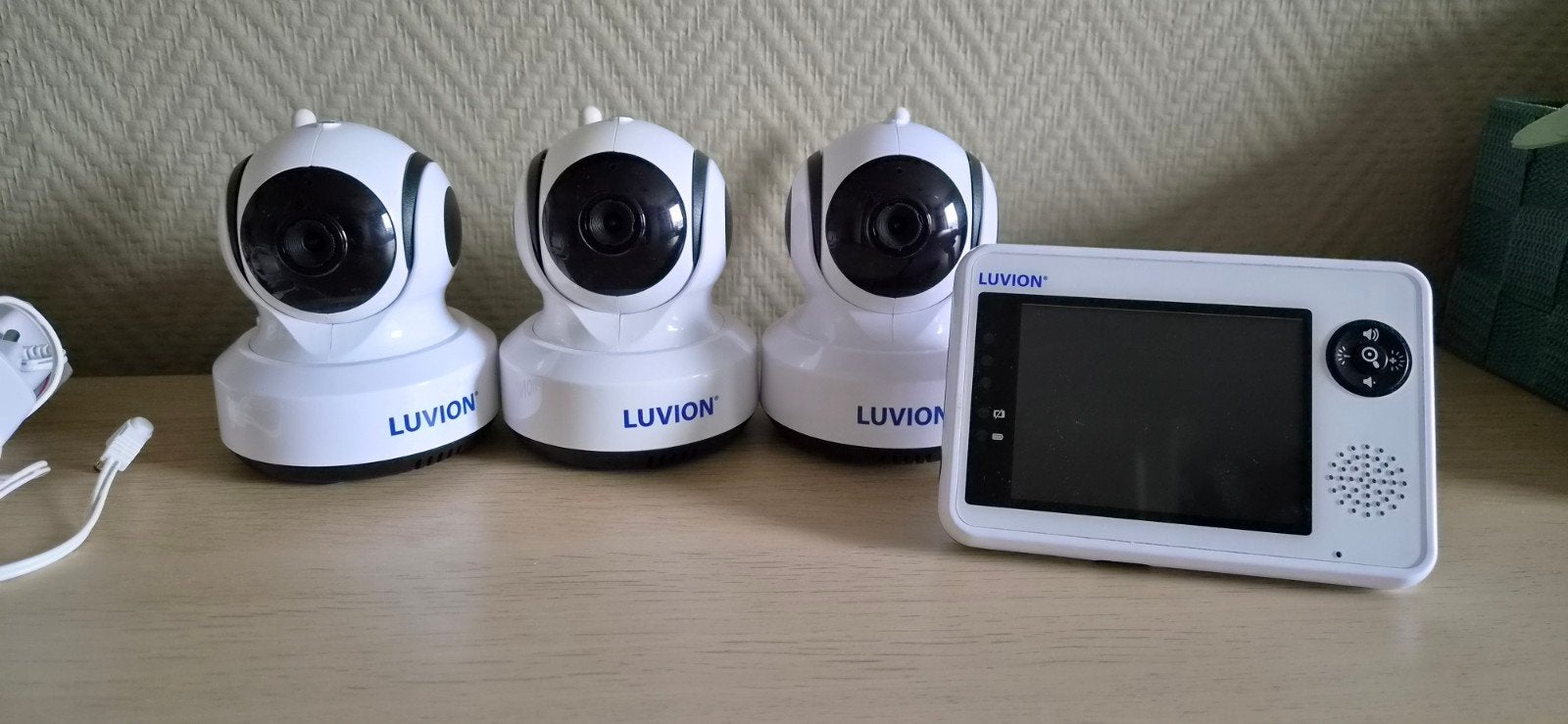 Luvion babyfoon met 3 camera's en monitor, Ophalen, Zo goed als nieuw, 250 meter of meer, Camera