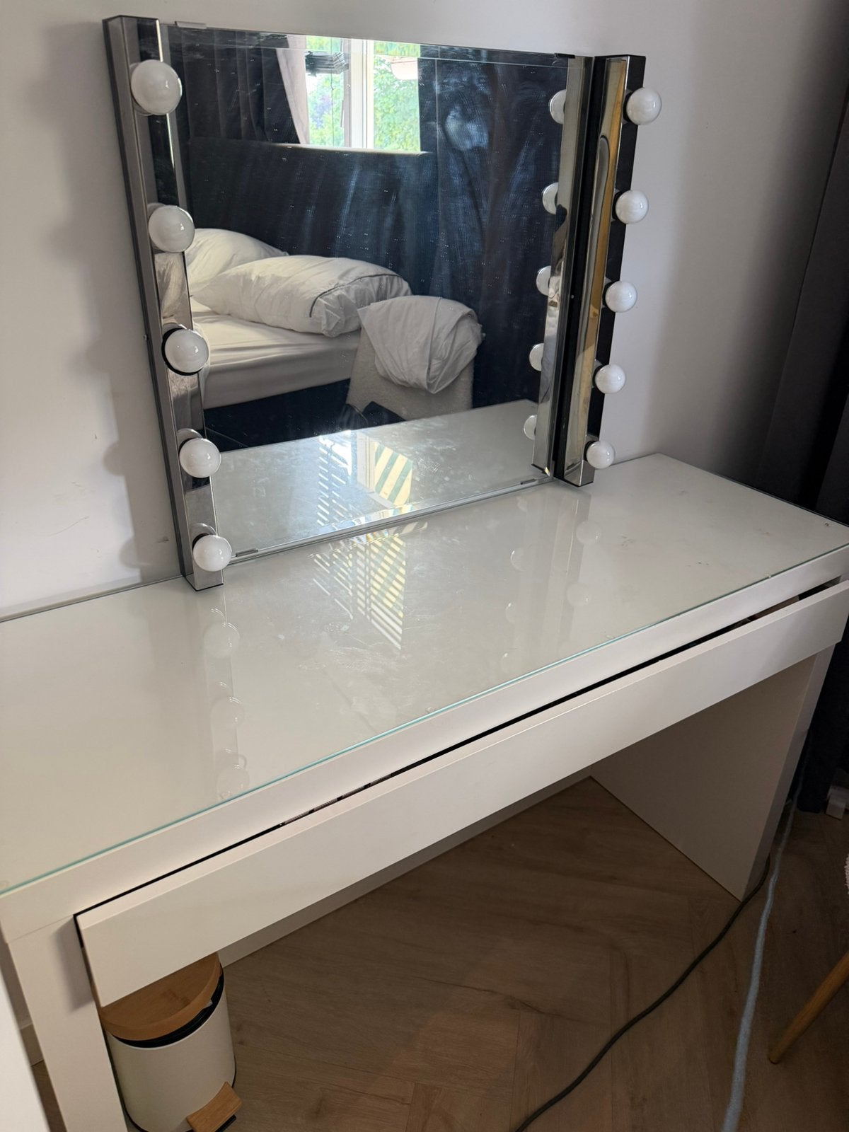 Witte kaptafel met glasplaat, spiegel en LED-verlichting., Ophalen, Zo goed als nieuw, 50 tot 100 cm, Minder dan 100 cm