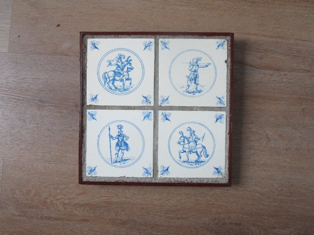 Plateau 4 antieke Delftse blauw tegels afbeelding soldaten, Verzenden