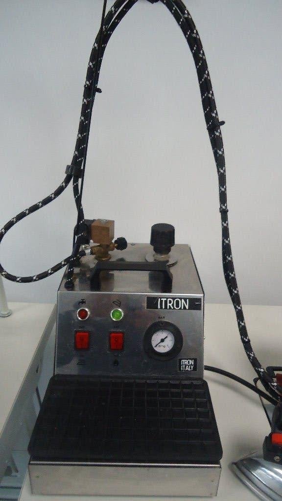 Industrie   Strijkijzer  Itron met   stoomketel, Overige merken, Ophalen of Verzenden, Industrieel, Naaimachine