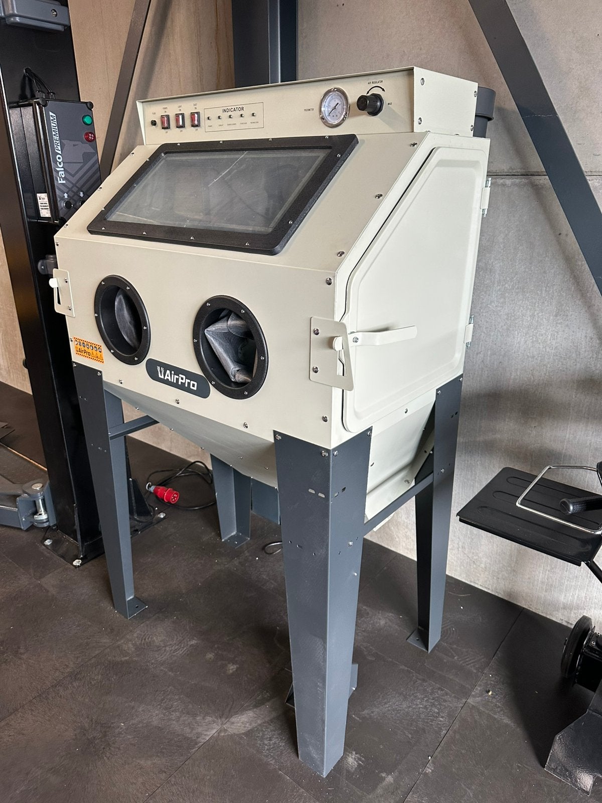 Zandstraalcabine 350L met 2 zijdeuren / Nieuw, Ophalen, Nieuw