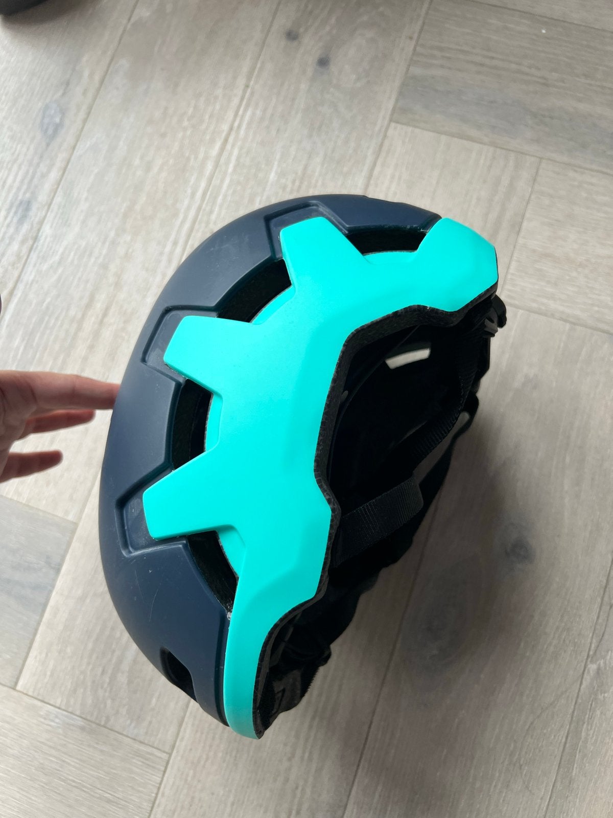 Fietshelm - Donkerblauw met turquoise accenten, Ophalen of Verzenden, Gebruikt, Overige maten, Heer of Dame