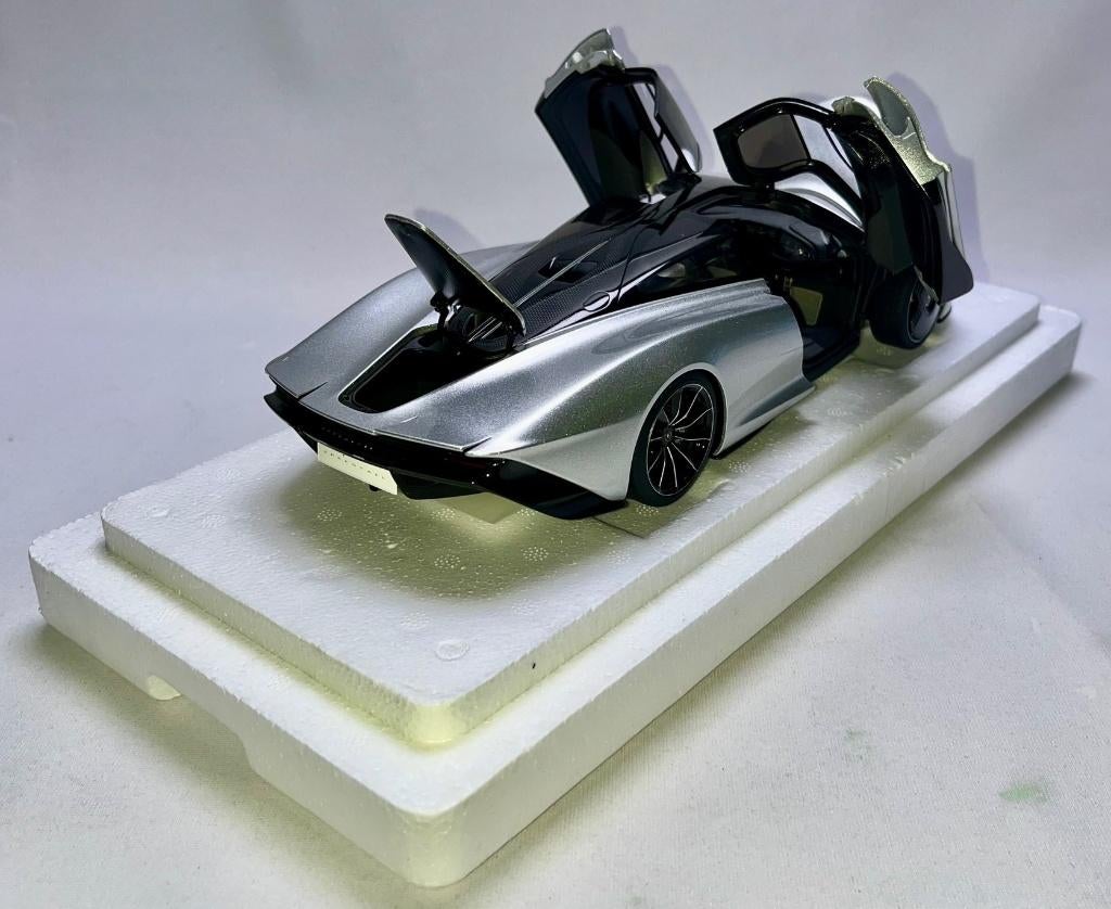 McLaren Speedtail SuperNova Silver 1:18 van Autoart, Hobby en Vrije tijd, Modelauto's | 1:18, Ophalen of Verzenden, Zo goed als nieuw
