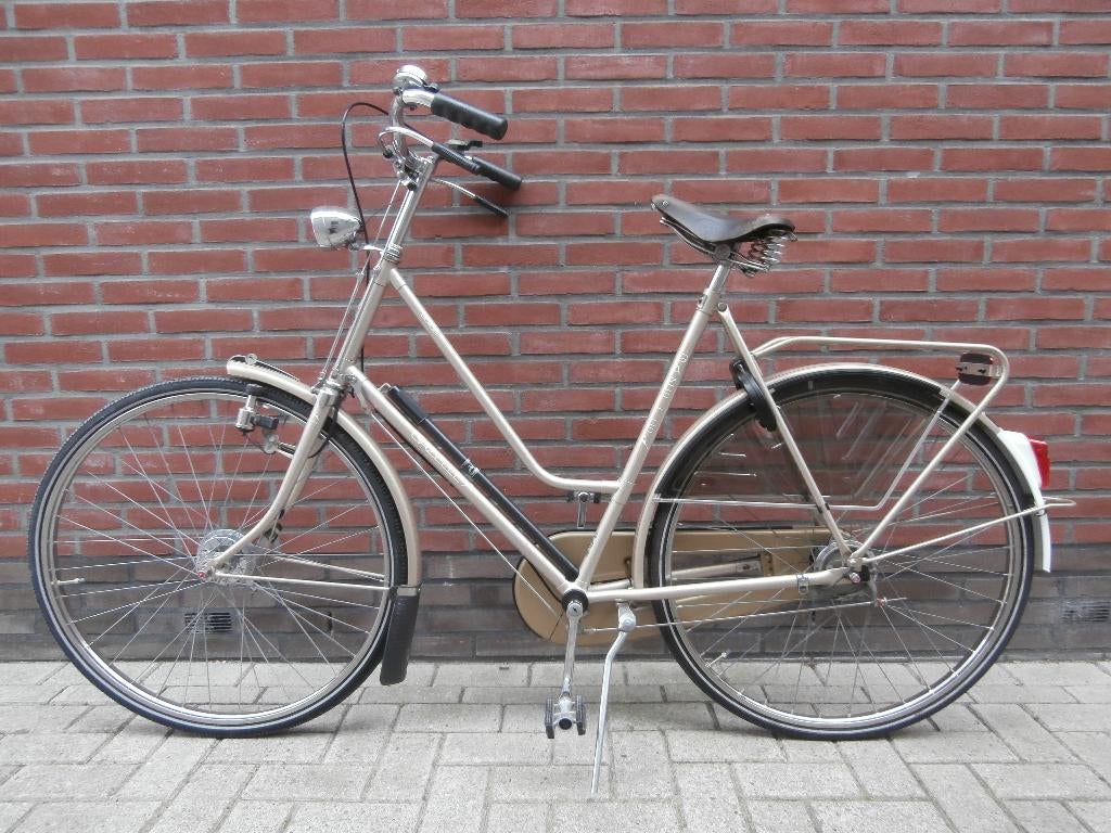 Zeer mooie Gazelle Solide damesfiets 57 cm. Stangremmen, Fietsen en Brommers, 55 tot 59 cm, Ophalen, Trommelrem, Gazelle