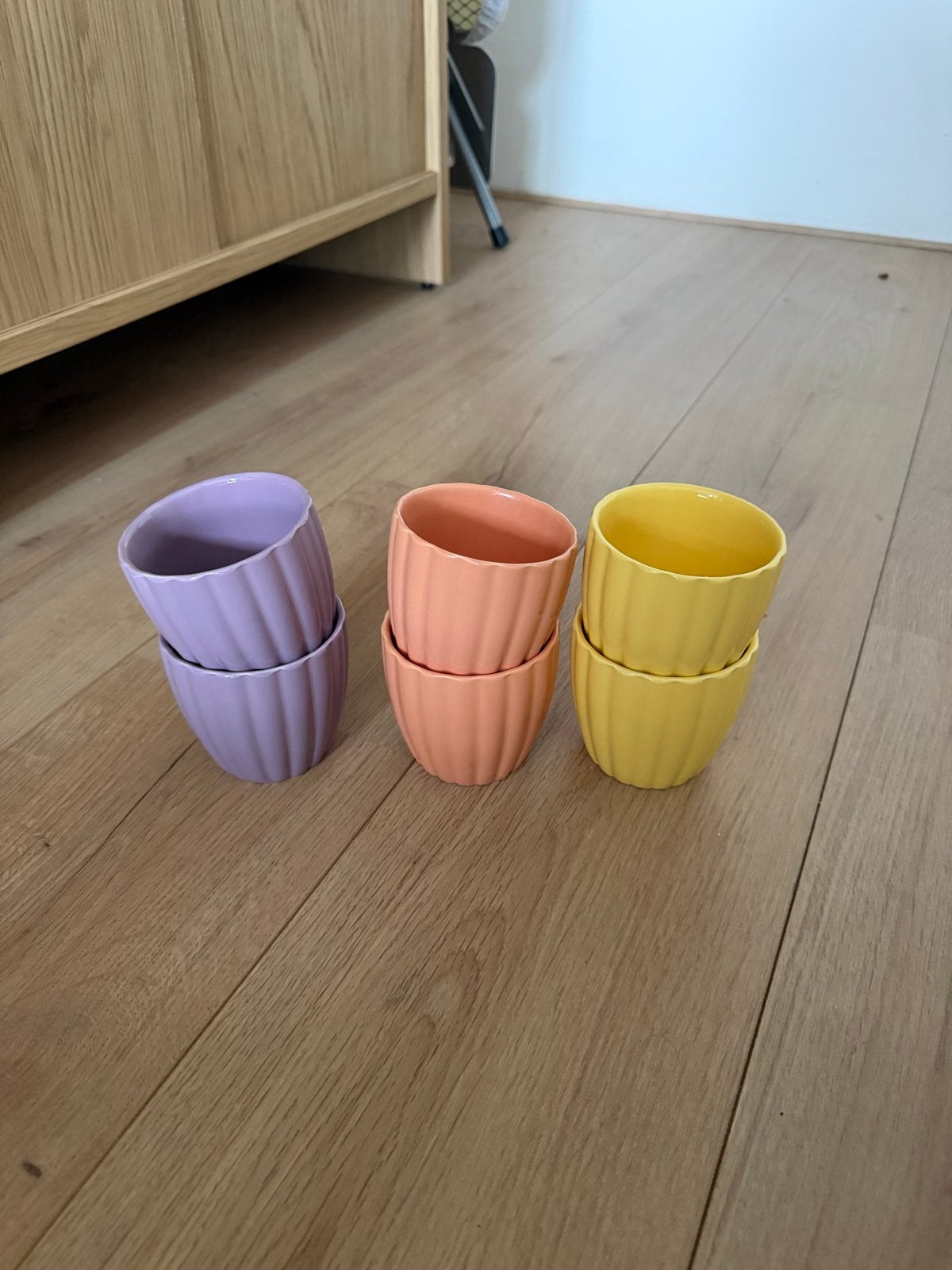 Set van 6 vrolijke koffiekopjes in pastelkleuren, Ophalen, Zo goed als nieuw, Keramiek, Kop(pen) en/of Schotel(s)