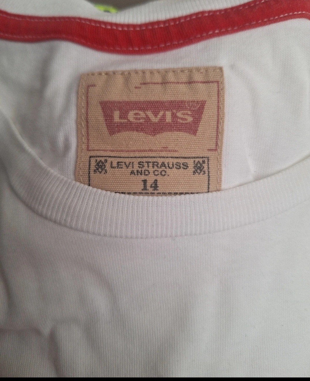 Tshirt Levi's wit met rode opdruk maat 14, Gebruikt, Ophalen of Verzenden, Shirt of Longsleeve, Levi's