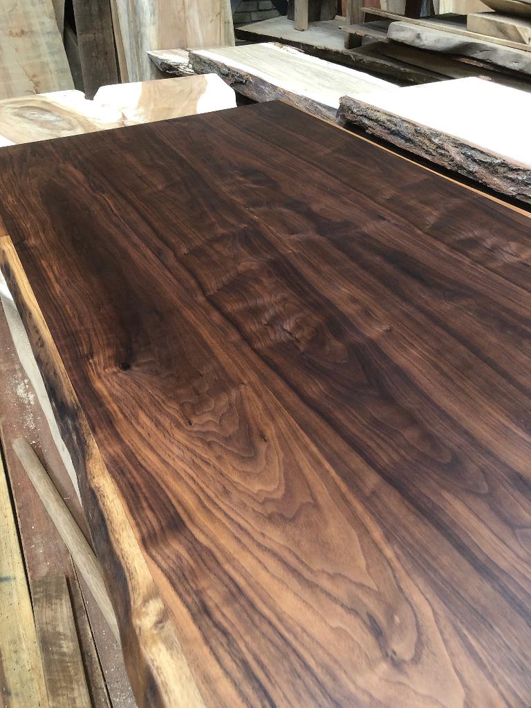 Foto 3 van Amerikaans noot tafels eikenhout boomstam organisch horeca
