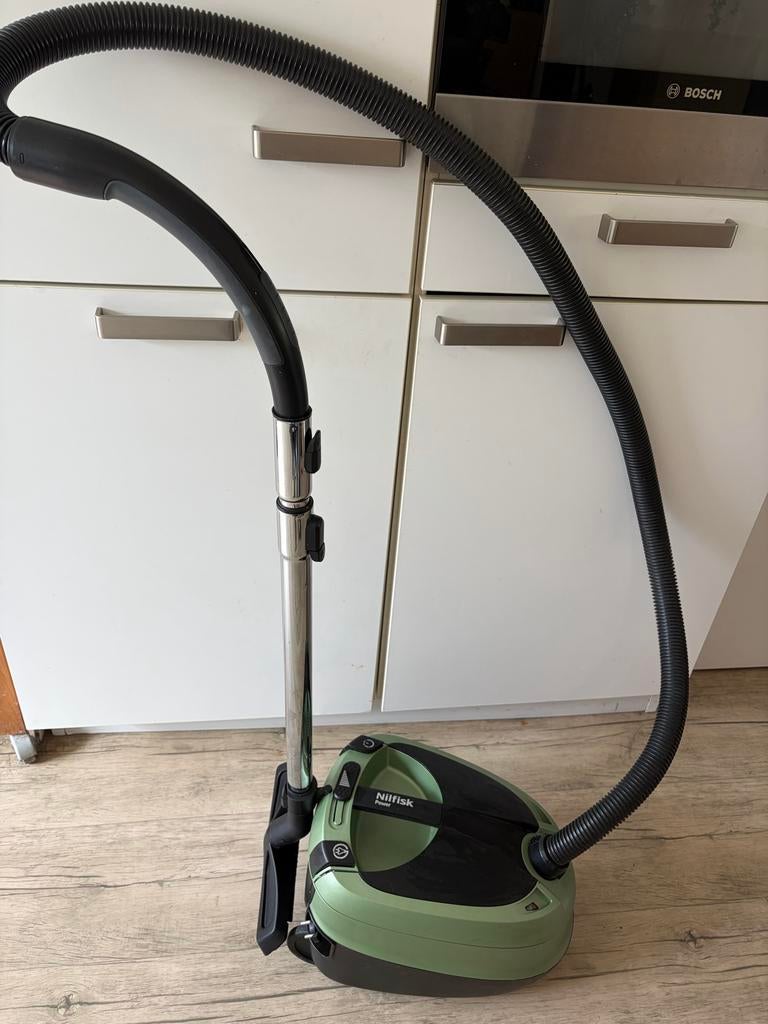 Nilfisk Power Stofzuiger met extra zuigvoet en 10 zakken, Witgoed en Apparatuur, Stofzuigers, Stofzak, Ophalen of Verzenden, Zo goed als nieuw