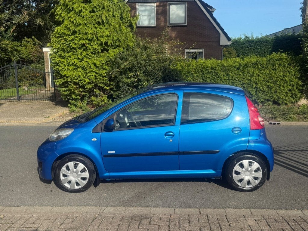 Peugeot 107 1.0-12V Millesium 200 5/ deurs /Airco/Trekhaak, Voorwielaandrijving, Euro 5, Gebruikt, Huisgarantie