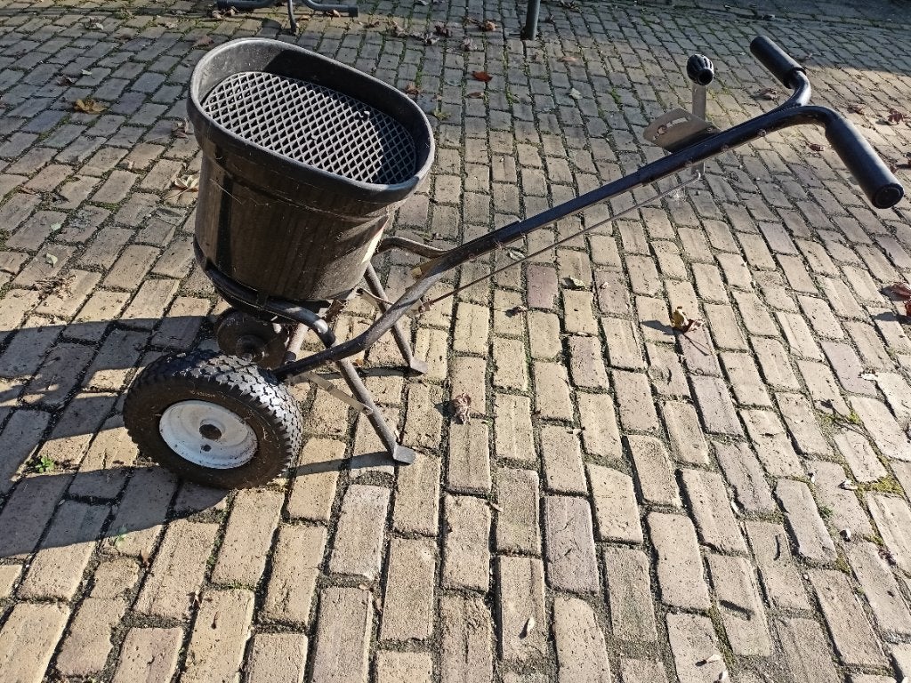 Te koop Kunstmest strooier, Ophalen, Kunstmest