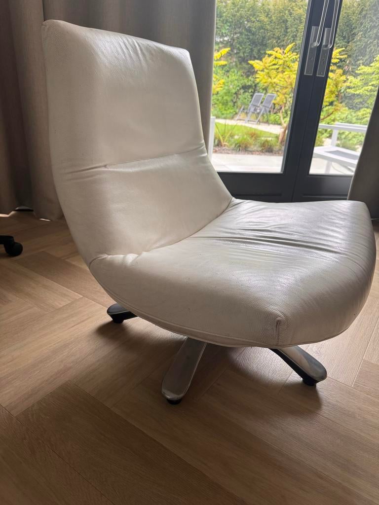 Witte leren draaistoel - Comfortabel met gebruikerssporen, Huis en Inrichting, Stoelen, Ophalen, Gebruikt, Wit, Leer
