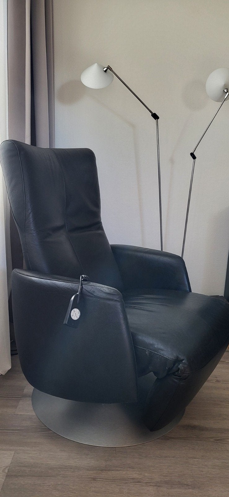 Zwart leren relaxfauteuil, Leolux, Ophalen, Gebruikt, 75 tot 100 cm, 50 tot 75 cm