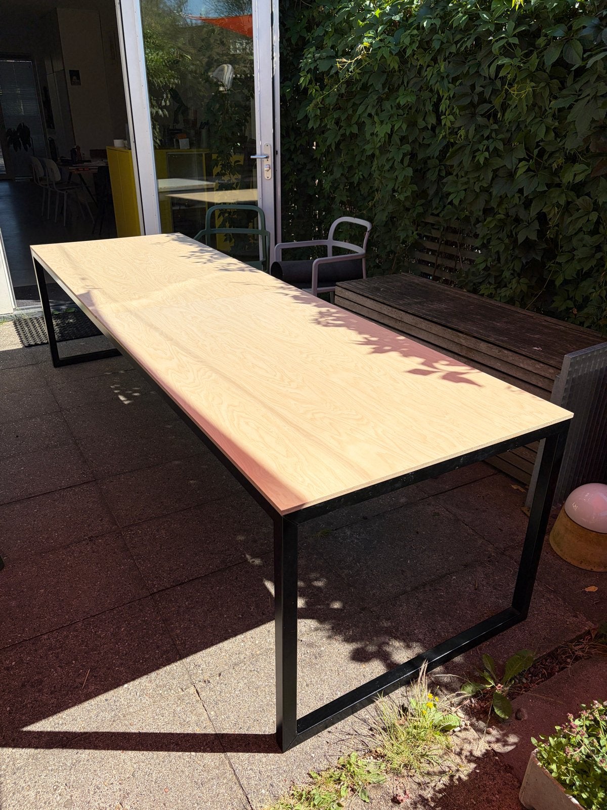 Grote industriële tafel staal/multiplex MOET WEG, Huis en Inrichting, Tafels | Eettafels, Gebruikt, 200 cm of meer, Vijf personen of meer