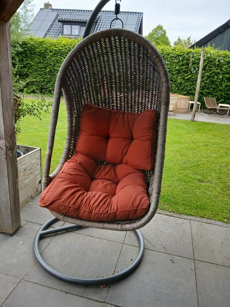 Comfortabele rotan Hangstoel met Kussen, Tuin en Terras, Tuinstoelen, Gebruikt, Wicker, Ophalen