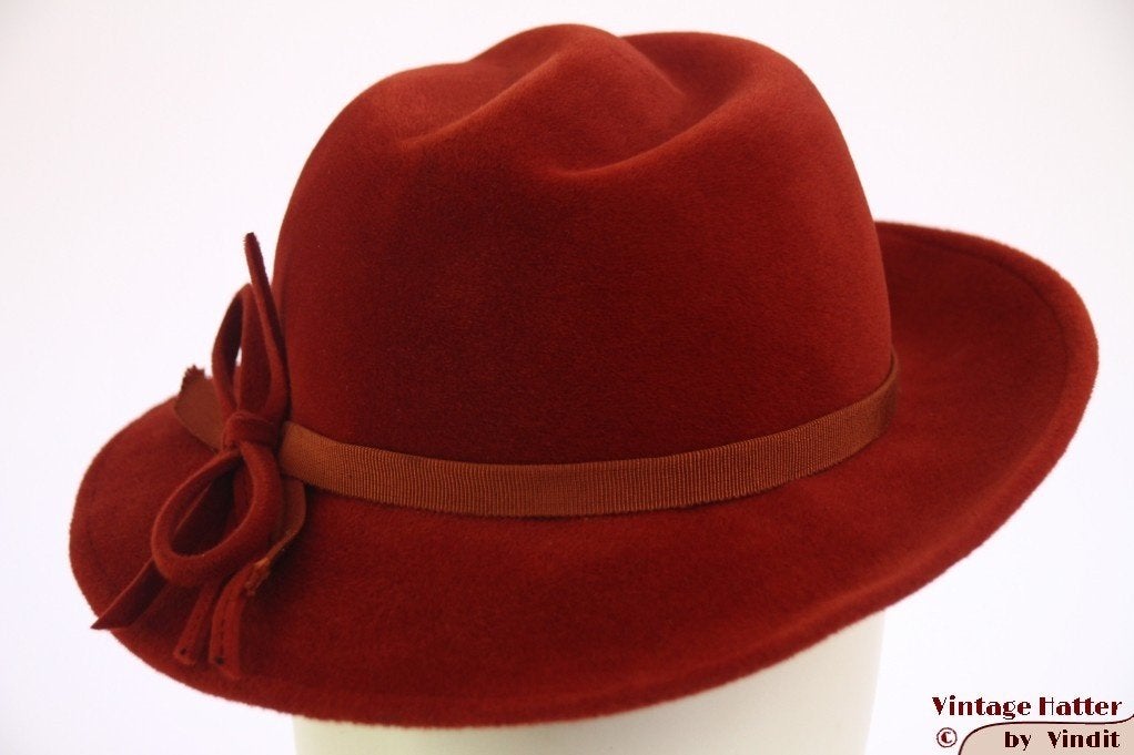 Vintage Dameshoed donker oranje velour 55 = S tot XS, Kleding | Dames, Hoeden en Petten, Ophalen of Verzenden, Gedragen, 55 cm (S, 6⅞ inch) of minder
