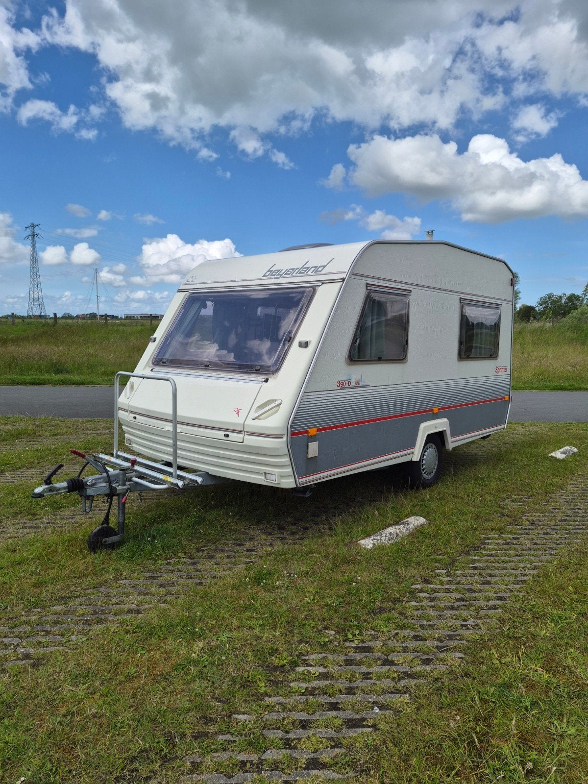 Beyerland Sprinter 390D - Compacte  caravan Bouwjaar 1996, Caravans en Kamperen, Luifel, Omvormbare zithoek, Treinzit, Particulier