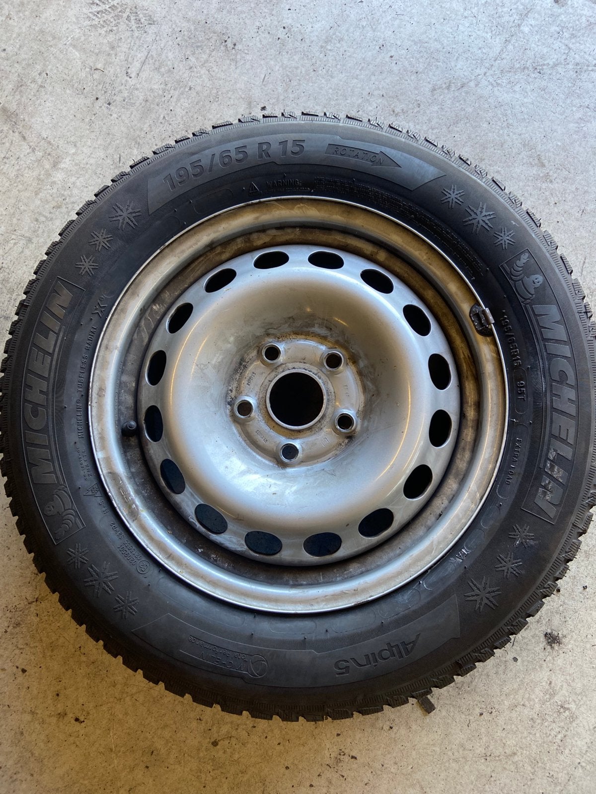 4x 195 65 15. michelin banden met vw velgen voor caddy € 200, Auto-onderdelen, Banden en Velgen, Band(en), Winterbanden, 15 inch