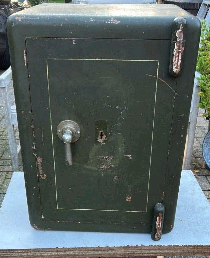 Loodzware antieke kluis / brandkast met 1 sleutel, Ophalen