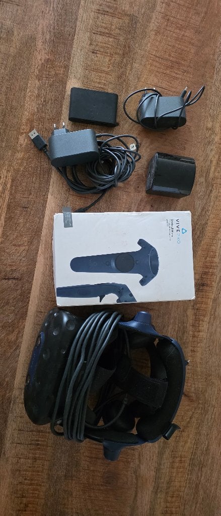 HTC VIVE Cosmos Elite VR Headset + Controller + Base Station, Spelcomputers en Games, Ophalen of Verzenden, Nieuw, VR-bril, Pc