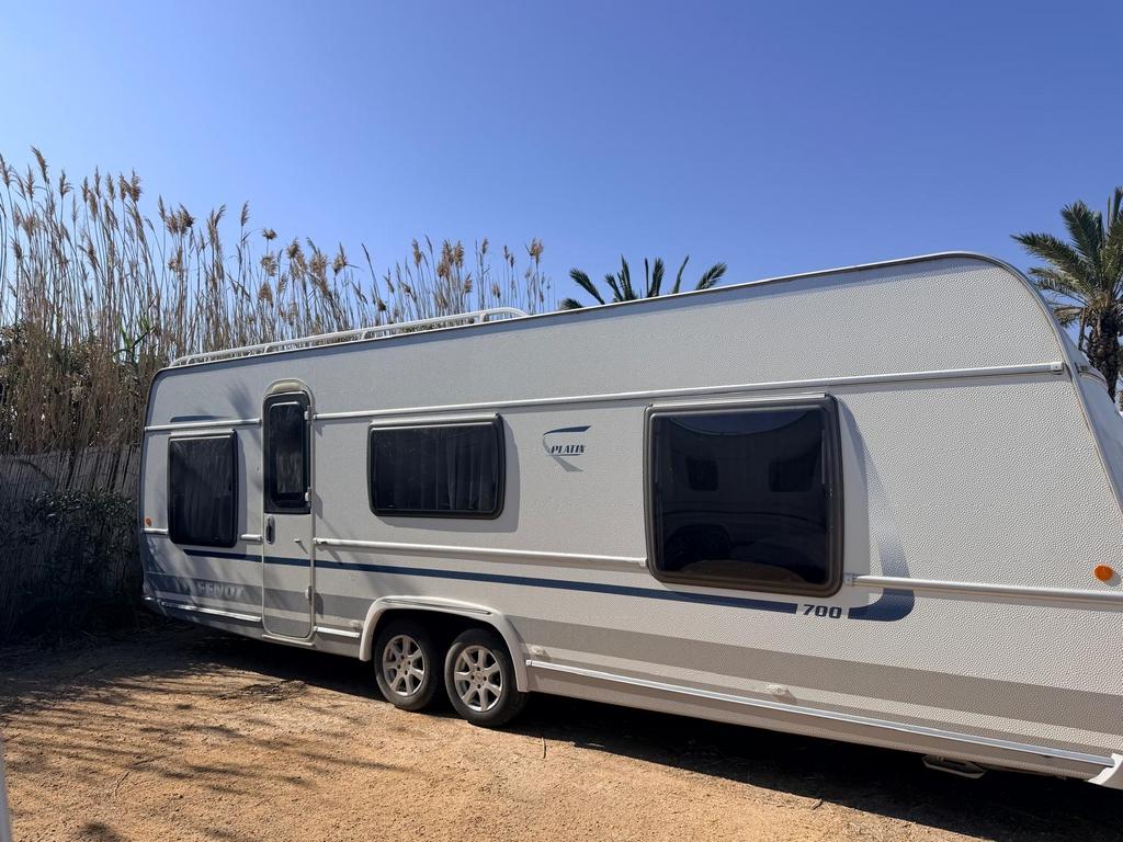 Ruime en comfortabele Fendt 700 Platin caravan, Rondzit, Omvormbare zithoek, 7 tot 8 meter, Airco
