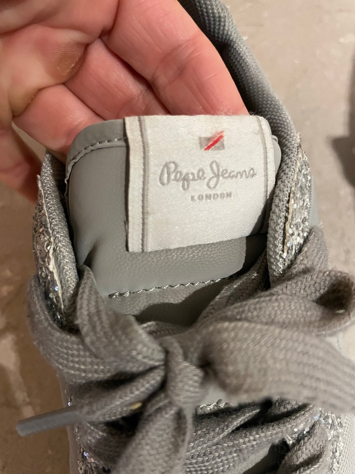 Nieuwstaat Pepe Jeans London sneakers - Grijs met glitter, Ophalen of Verzenden, Sneakers of Gympen, Grijs, Gedragen